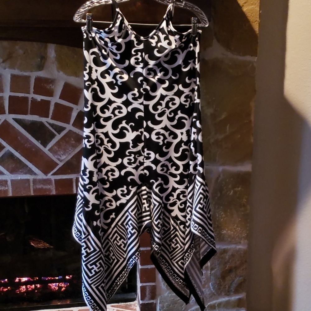 Black and white stretchy dress